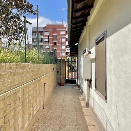 Вилла Independent House With Private Patio In Рим Экстерьер фото