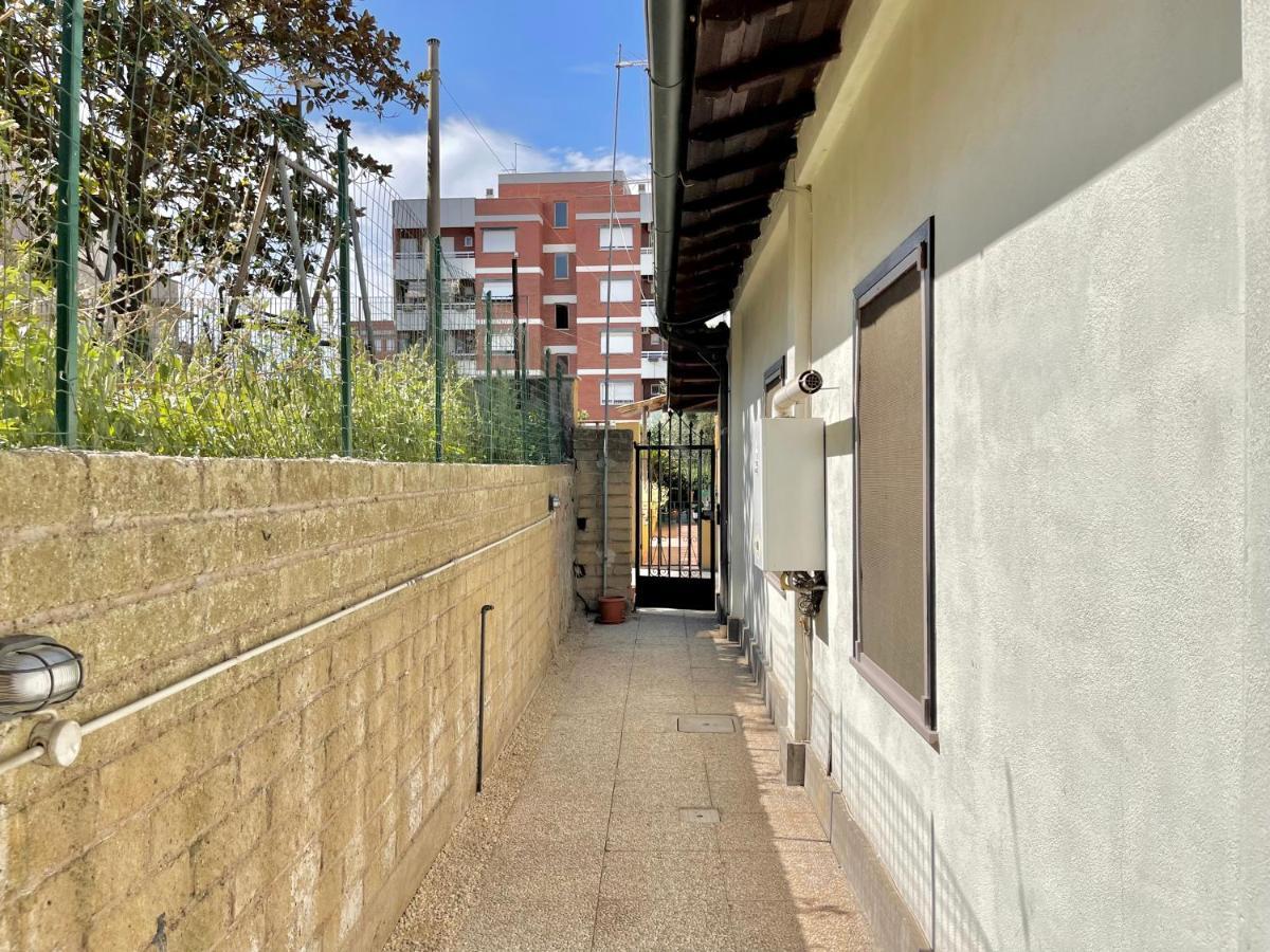 Вилла Independent House With Private Patio In Рим Экстерьер фото